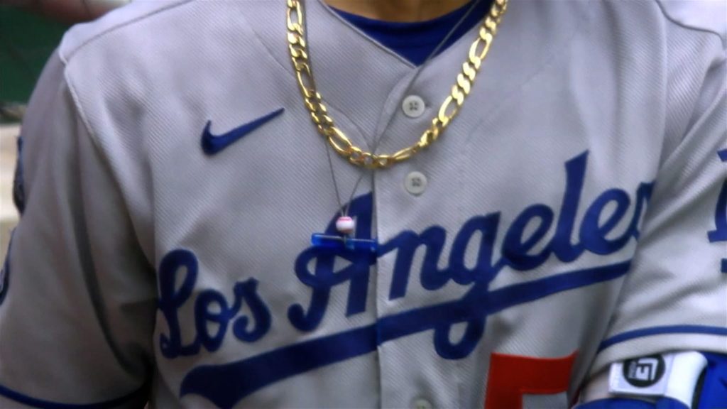 why-do-baseball-players-wear-chains-with-pictures-of-legit-chains