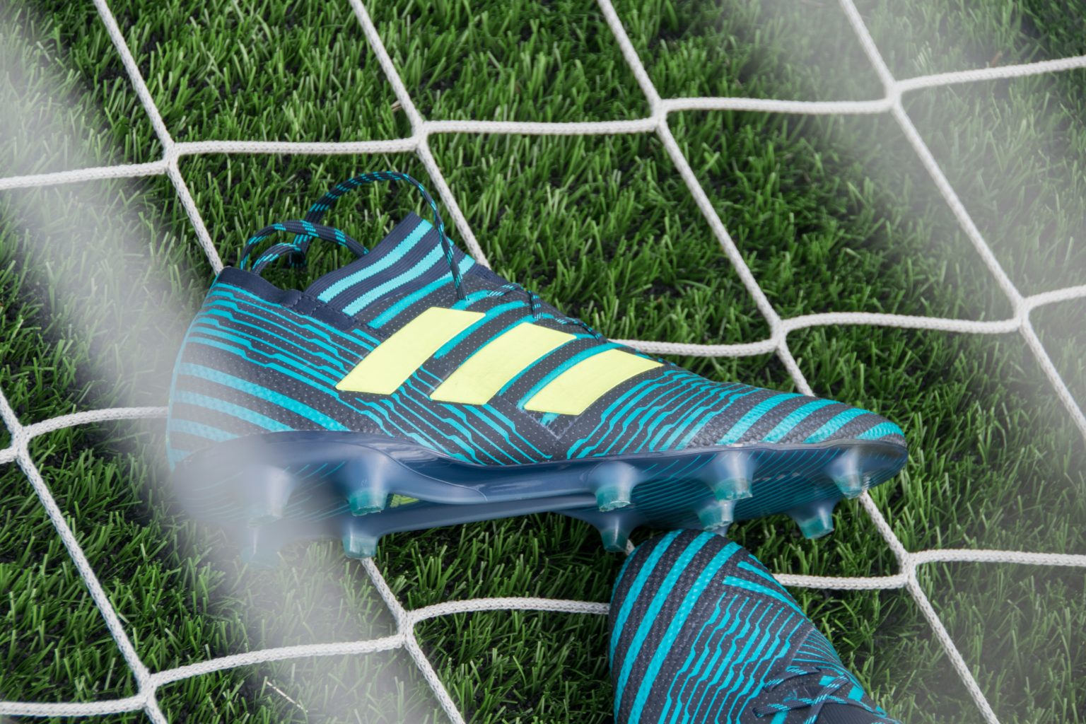 6 Key Differences Between Football Cleats vs Soccer Cleats